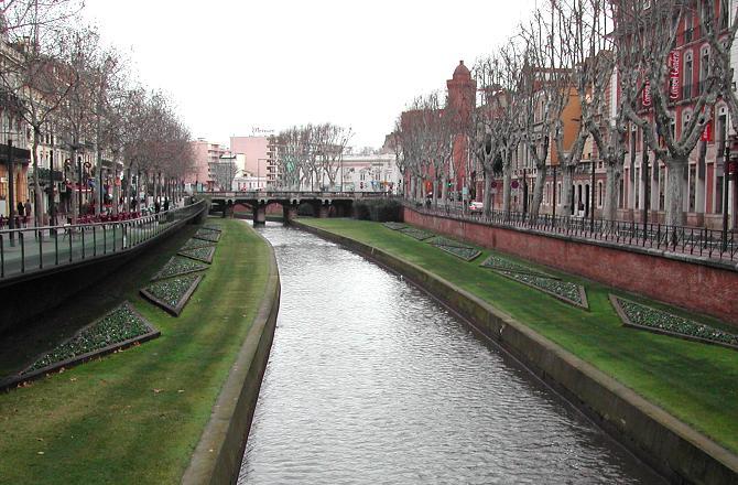 Le castillet et les quais de la Basse