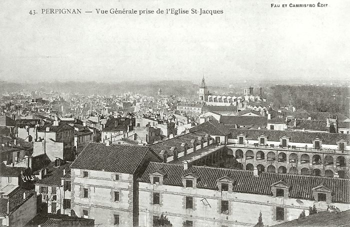 La caserne Saint-Jacques de Perpignan vu du clocher de l'glise